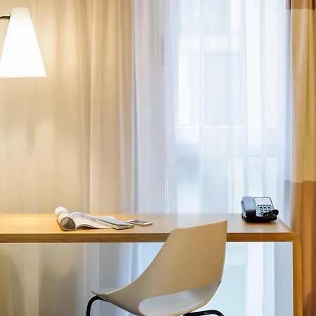 Ibis Hauptbahnhof Hotel 3*