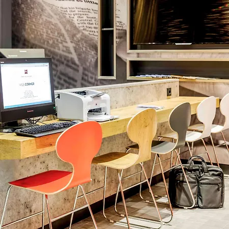 Ibis Hauptbahnhof Hotel 3*