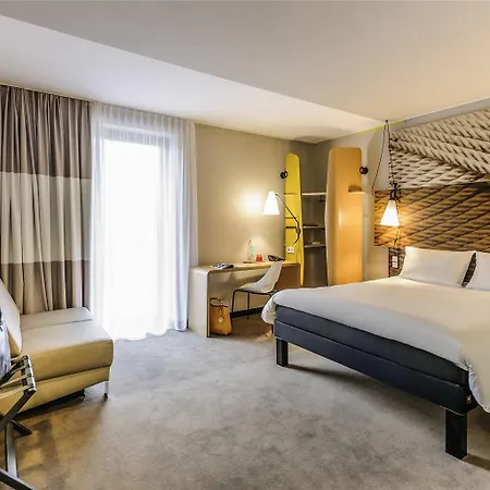 Ibis Hauptbahnhof Hotel 3*