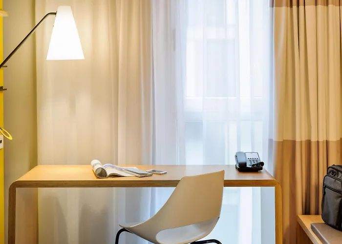 Ibis Hauptbahnhof Hotel 3*