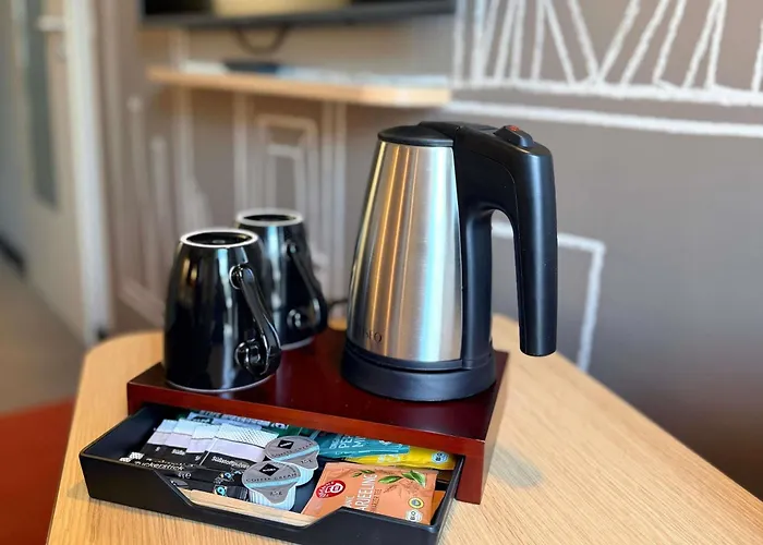 Ibis Hauptbahnhof Hotel 3*