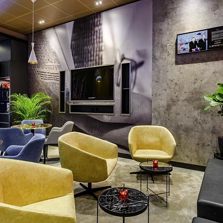 Ibis Hauptbahnhof Hotel 3*