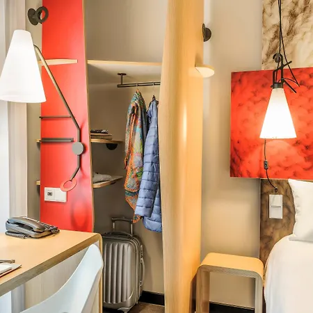 柏林中央火车站宜必思酒店 3*