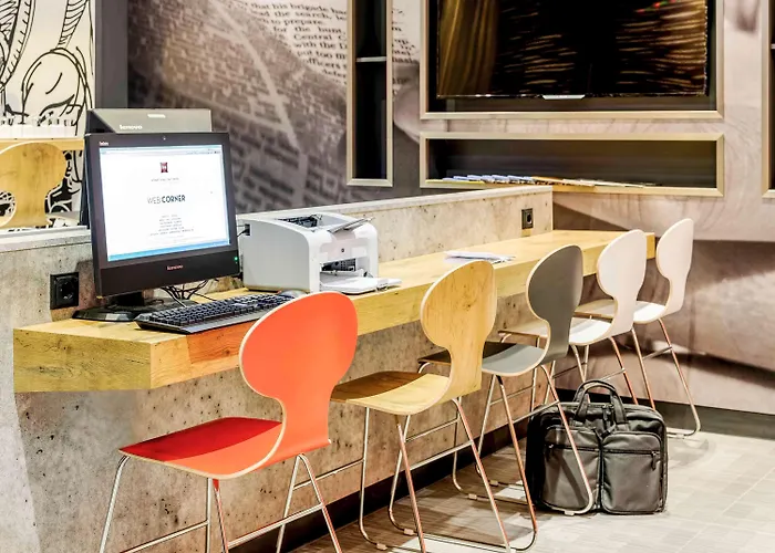 Ibis Hauptbahnhof Hotel 3*