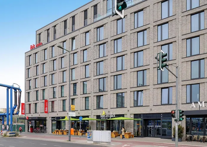 Ibis Hauptbahnhof Hotel 3*
